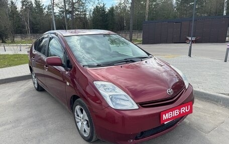 Toyota Prius, 2005 год, 690 000 рублей, 3 фотография