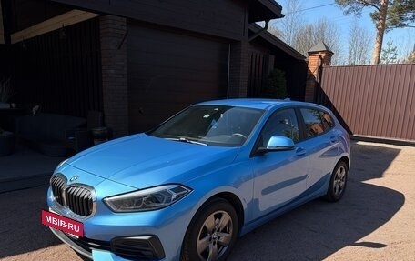 BMW 1 серия, 2021 год, 1 980 000 рублей, 3 фотография