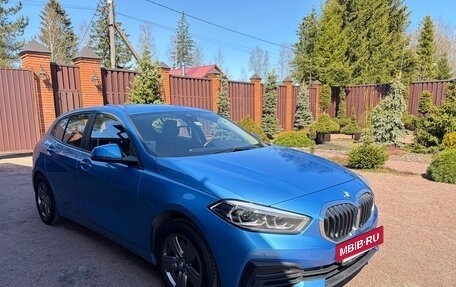 BMW 1 серия, 2021 год, 1 980 000 рублей, 2 фотография