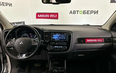 Mitsubishi Outlander III рестайлинг 3, 2015 год, 2 520 000 рублей, 15 фотография