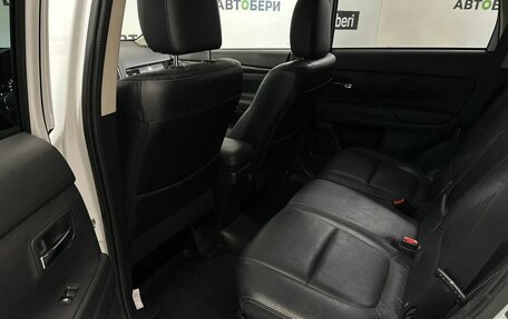 Mitsubishi Outlander III рестайлинг 3, 2015 год, 2 520 000 рублей, 23 фотография
