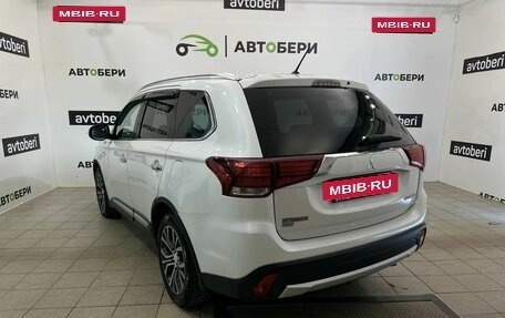 Mitsubishi Outlander III рестайлинг 3, 2015 год, 2 520 000 рублей, 7 фотография
