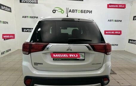 Mitsubishi Outlander III рестайлинг 3, 2015 год, 2 520 000 рублей, 6 фотография