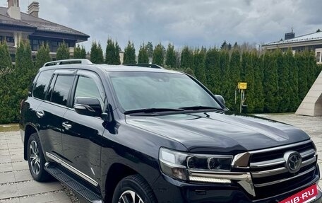 Toyota Land Cruiser 200, 2020 год, 9 850 000 рублей, 2 фотография