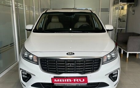 KIA Carnival III, 2019 год, 2 355 000 рублей, 2 фотография