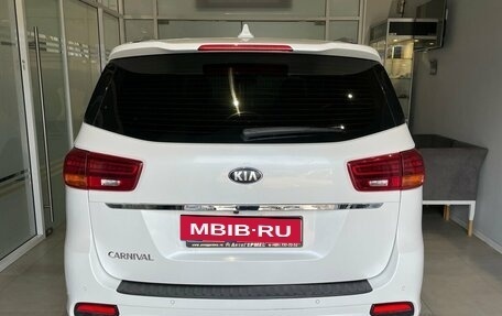 KIA Carnival III, 2019 год, 2 355 000 рублей, 3 фотография