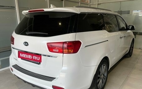 KIA Carnival III, 2019 год, 2 355 000 рублей, 4 фотография