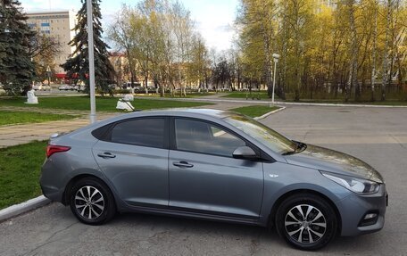 Hyundai Solaris II рестайлинг, 2017 год, 1 300 000 рублей, 3 фотография