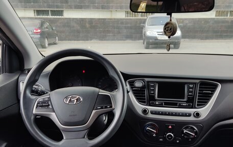 Hyundai Solaris II рестайлинг, 2017 год, 1 300 000 рублей, 5 фотография