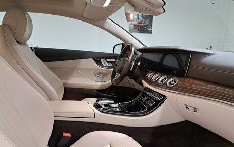 Mercedes-Benz E-Класс, 2018 год, 4 000 000 рублей, 15 фотография