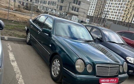 Mercedes-Benz E-Класс, 1998 год, 242 000 рублей, 3 фотография