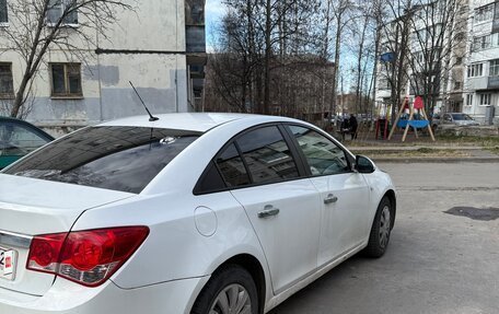 Chevrolet Cruze II, 2010 год, 560 000 рублей, 3 фотография