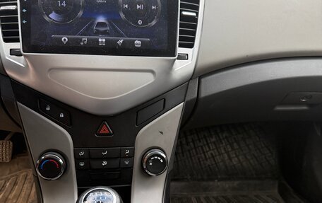 Chevrolet Cruze II, 2010 год, 560 000 рублей, 6 фотография