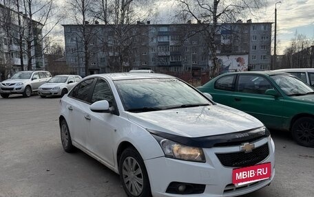 Chevrolet Cruze II, 2010 год, 560 000 рублей, 2 фотография