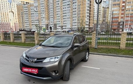 Toyota RAV4, 2014 год, 1 990 000 рублей, 2 фотография