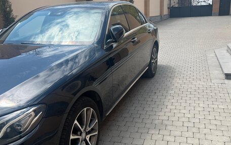 Mercedes-Benz E-Класс, 2017 год, 3 300 000 рублей, 10 фотография