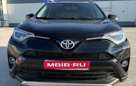 Toyota RAV4, 2018 год, 2 000 000 рублей, 2 фотография