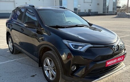 Toyota RAV4, 2018 год, 2 000 000 рублей, 4 фотография