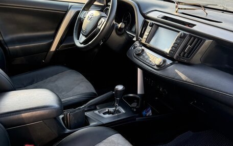 Toyota RAV4, 2018 год, 2 000 000 рублей, 30 фотография