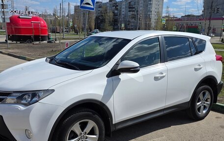 Toyota RAV4, 2015 год, 2 350 000 рублей, 2 фотография