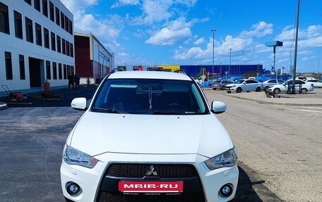 Mitsubishi Outlander III рестайлинг 3, 2011 год, 1 200 000 рублей, 2 фотография