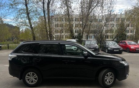 Mitsubishi Outlander III рестайлинг 3, 2013 год, 1 900 000 рублей, 8 фотография