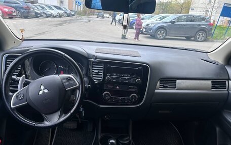 Mitsubishi Outlander III рестайлинг 3, 2013 год, 1 900 000 рублей, 11 фотография
