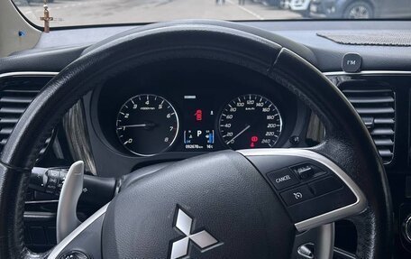 Mitsubishi Outlander III рестайлинг 3, 2013 год, 1 900 000 рублей, 10 фотография