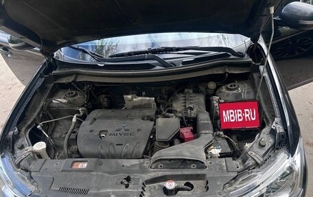 Mitsubishi Outlander III рестайлинг 3, 2013 год, 1 900 000 рублей, 9 фотография