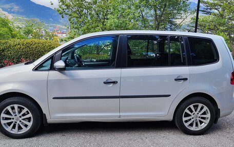 Volkswagen Touran III, 2011 год, 1 200 000 рублей, 7 фотография