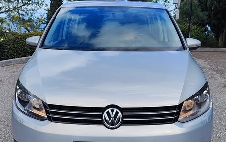 Volkswagen Touran III, 2011 год, 1 200 000 рублей, 3 фотография