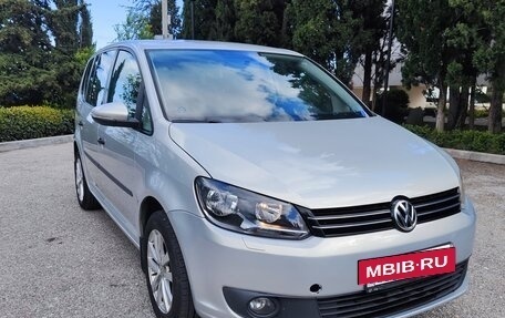 Volkswagen Touran III, 2011 год, 1 200 000 рублей, 2 фотография