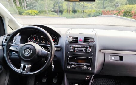 Volkswagen Touran III, 2011 год, 1 200 000 рублей, 15 фотография