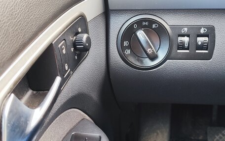 Volkswagen Touran III, 2011 год, 1 200 000 рублей, 18 фотография