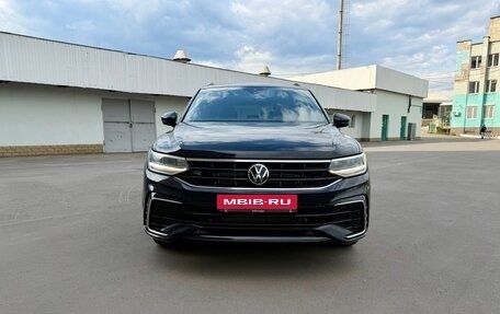 Volkswagen Tiguan II, 2021 год, 3 790 000 рублей, 1 фотография