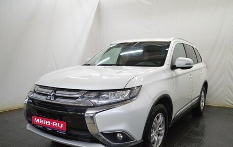 Mitsubishi Outlander III рестайлинг 3, 2015 год, 1 675 000 рублей, 1 фотография