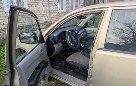 Mitsubishi L200 IV рестайлинг, 2011 год, 1 000 000 рублей, 6 фотография