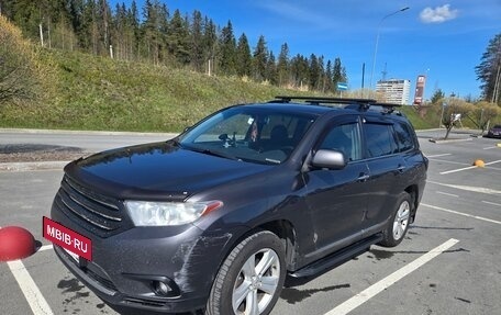 Toyota Highlander III, 2013 год, 1 999 999 рублей, 2 фотография