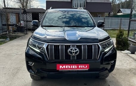 Toyota Land Cruiser Prado 150 рестайлинг 2, 2017 год, 4 000 000 рублей, 2 фотография
