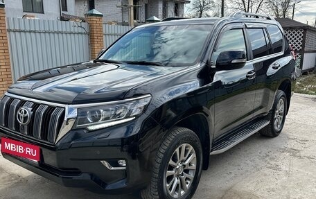 Toyota Land Cruiser Prado 150 рестайлинг 2, 2017 год, 4 000 000 рублей, 3 фотография