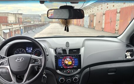 Hyundai Solaris II рестайлинг, 2015 год, 910 000 рублей, 19 фотография