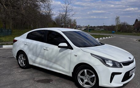 KIA Rio IV, 2017 год, 1 300 000 рублей, 2 фотография