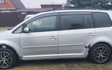 Volkswagen Touran III, 2003 год, 365 000 рублей, 3 фотография