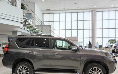 Toyota Land Cruiser Prado 150 рестайлинг 2, 2017 год, 3 950 000 рублей, 4 фотография