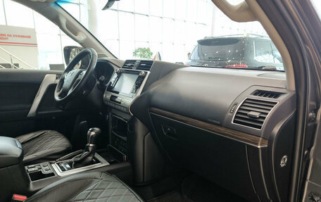 Toyota Land Cruiser Prado 150 рестайлинг 2, 2017 год, 3 950 000 рублей, 11 фотография