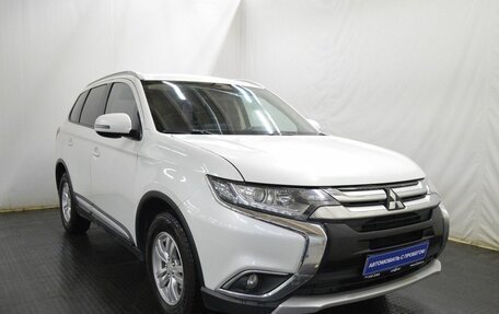 Mitsubishi Outlander III рестайлинг 3, 2015 год, 1 675 000 рублей, 3 фотография