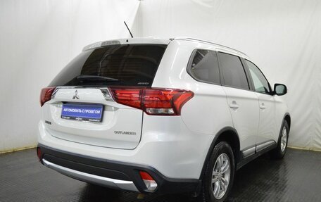 Mitsubishi Outlander III рестайлинг 3, 2015 год, 1 675 000 рублей, 5 фотография