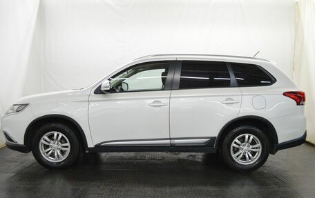 Mitsubishi Outlander III рестайлинг 3, 2015 год, 1 675 000 рублей, 8 фотография