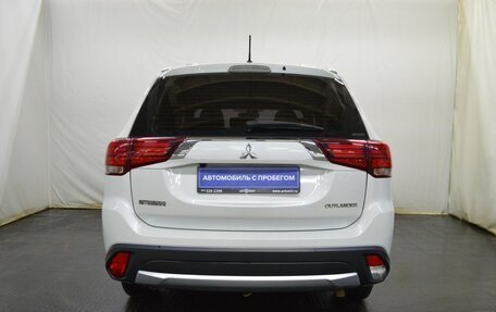 Mitsubishi Outlander III рестайлинг 3, 2015 год, 1 675 000 рублей, 6 фотография