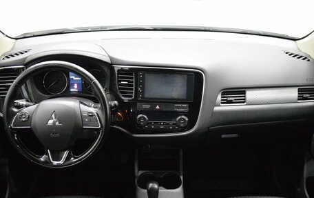 Mitsubishi Outlander III рестайлинг 3, 2015 год, 1 675 000 рублей, 14 фотография